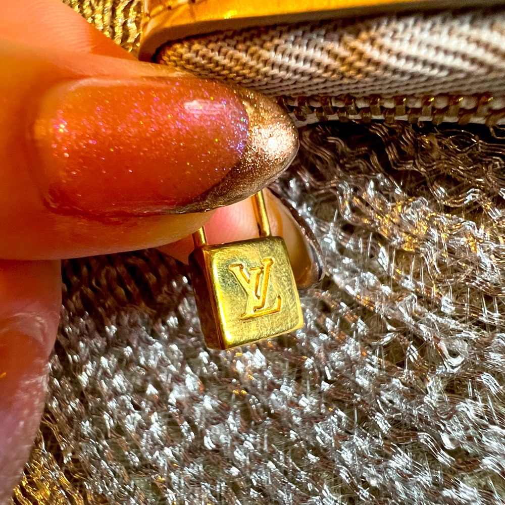 Authentic Louis Vuitton Vernis Leather Compact Zip Around Wallet EUC - Picture 3 of 12